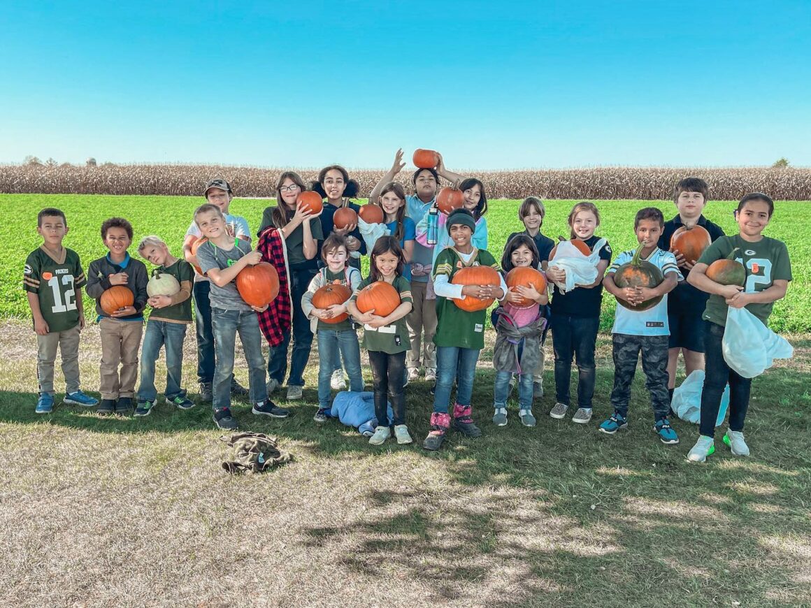 Green Bay Adventist Junior Academy Visits Mulberry Lane Farm