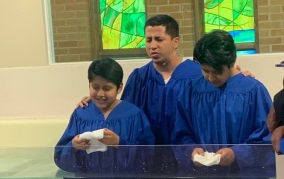 Bautismos en la Iglesia Adventista Hispana de Green Bay / Baptisms at Green Bay Hispanic Adventist Church