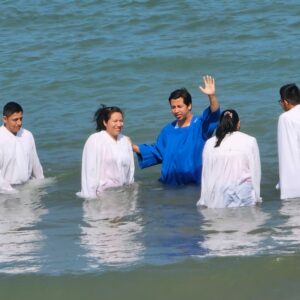Un Día de Fiesta Espiritual/Youth Evangelism Brings Baptisms